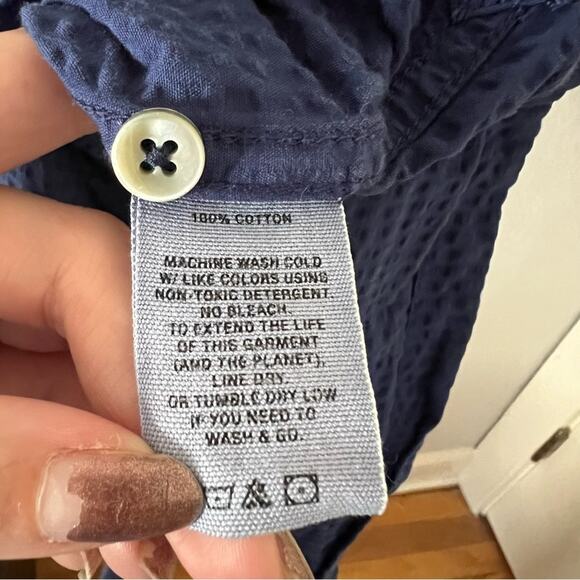 Alex Mill Seersucker Cotton Camp Shirt in Navy Blue - Picture 5 of 5